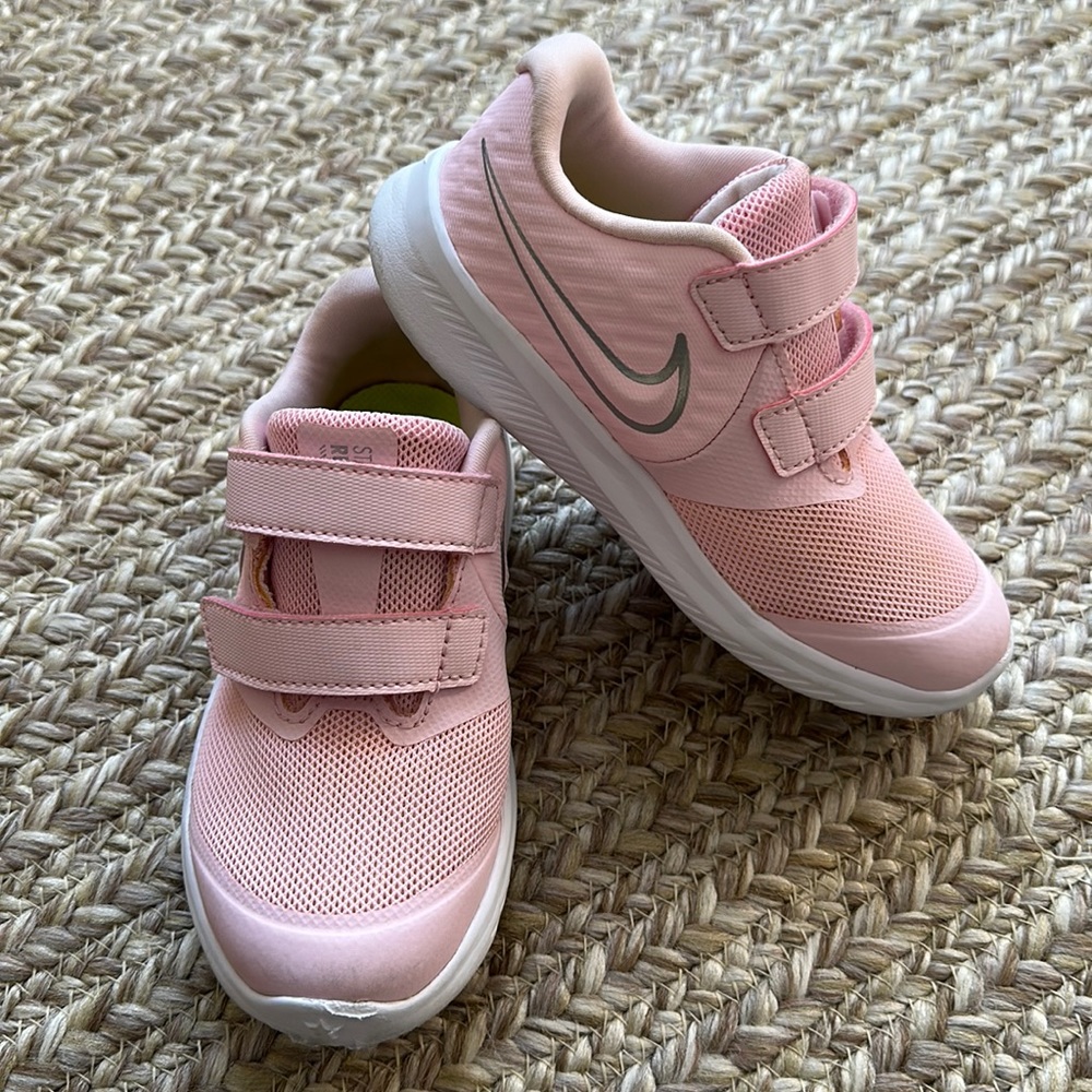Nike Star Runner Sneakers Toddler's 9 Pink